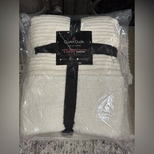 Cuddl Duds Cozy Cream Ribbed Plush Throw